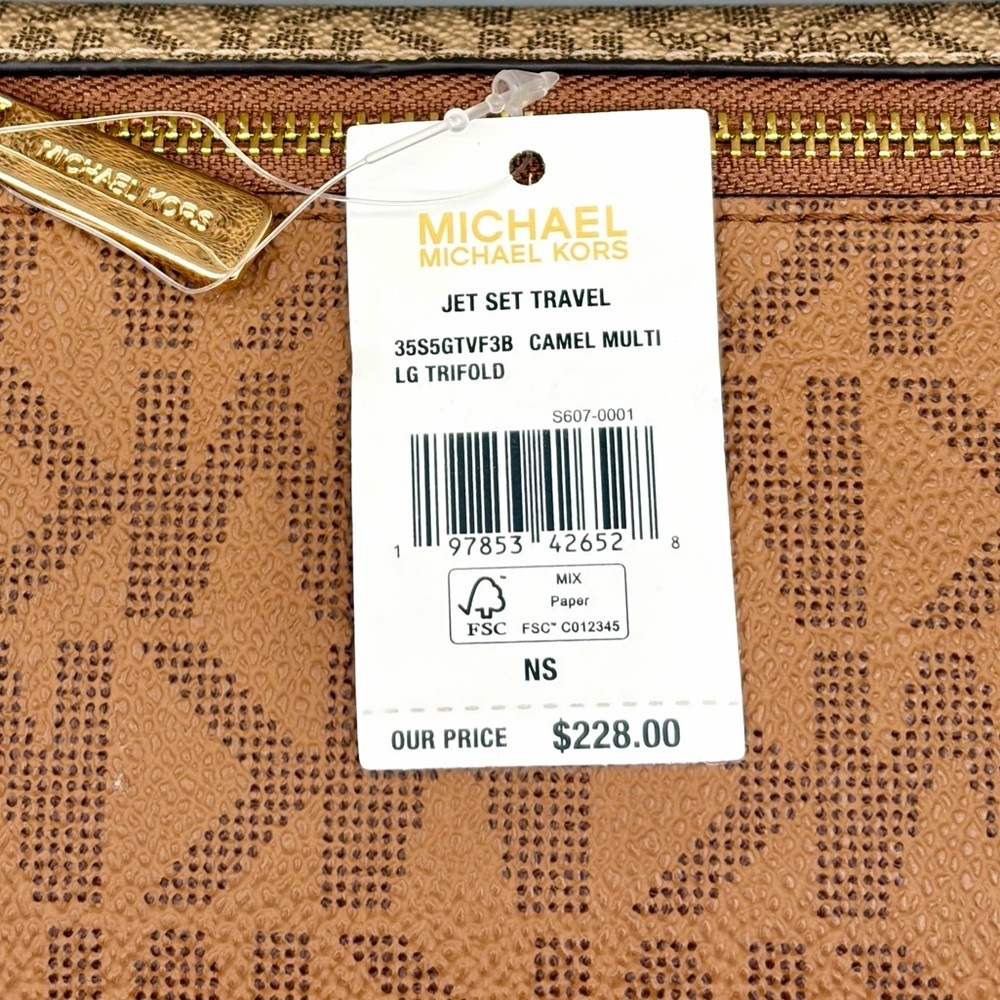 Michael Kors Voyager Color Block Tote and Wallet Set - Picture 13 of 14